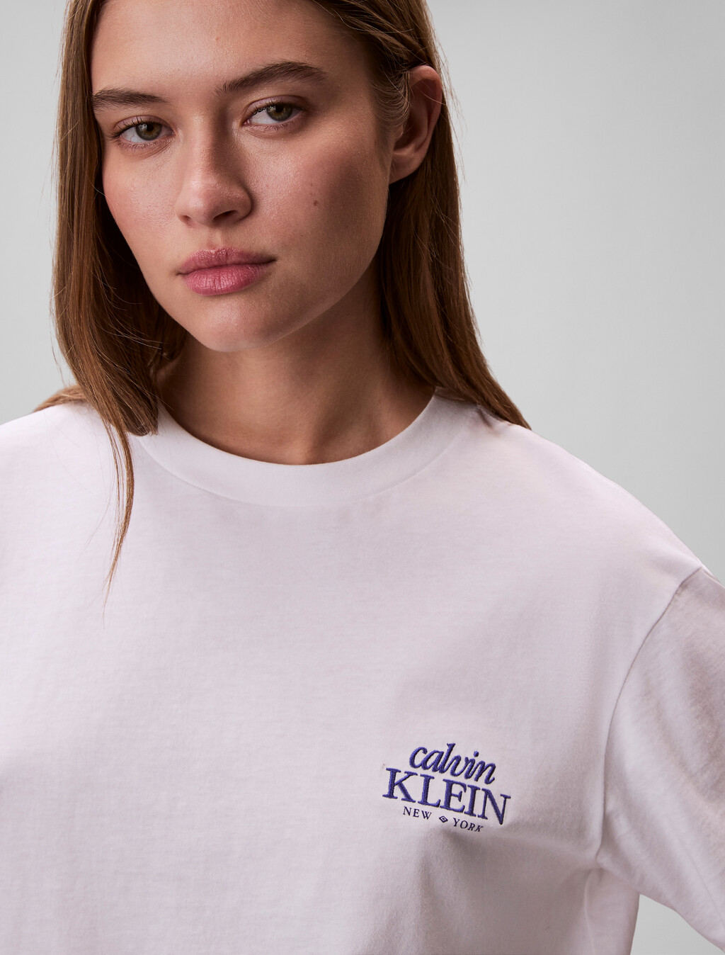 Buy 여성 박시 그래픽 티셔츠 in color BRIGHT WHITE