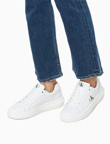 Buy CKJ 말모 플랫폼 스니커즈 in color WHITE