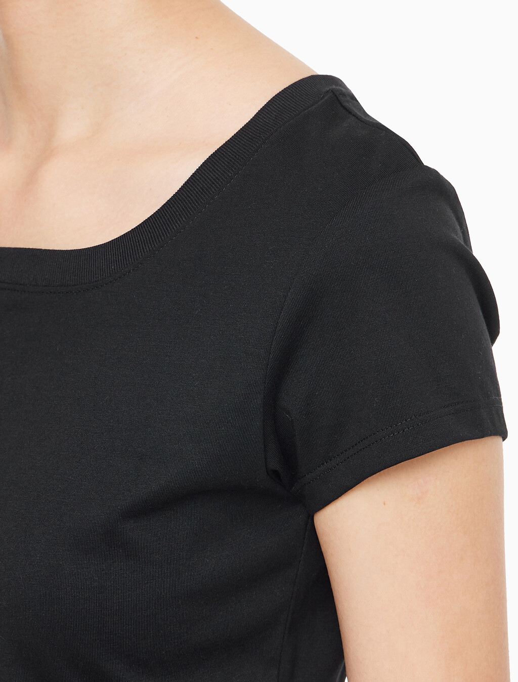 Buy 여성 쿨링 로고 베이비 티셔츠 in color CK BLACK