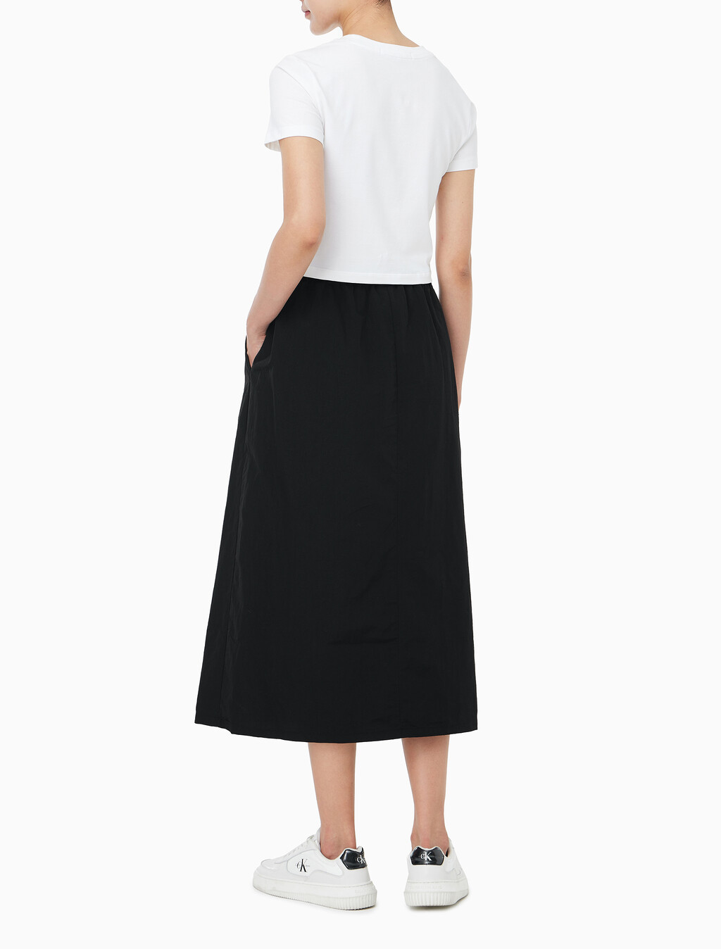 Buy 여성 나일론 블랙 미디 스커트 in color BLACK