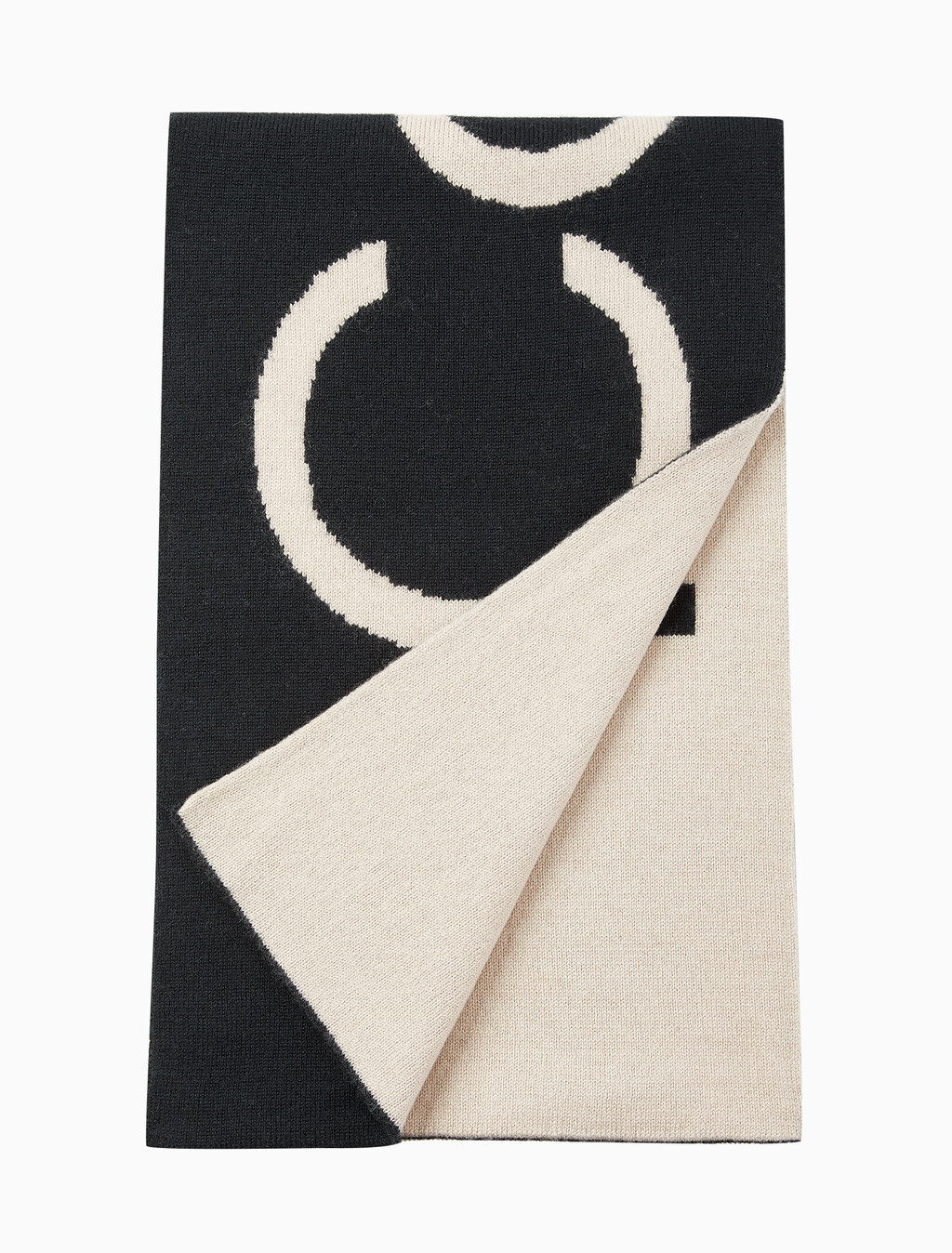 Buy 남녀공용  투톤 볼드 로고 울 머플러 in color BLACK