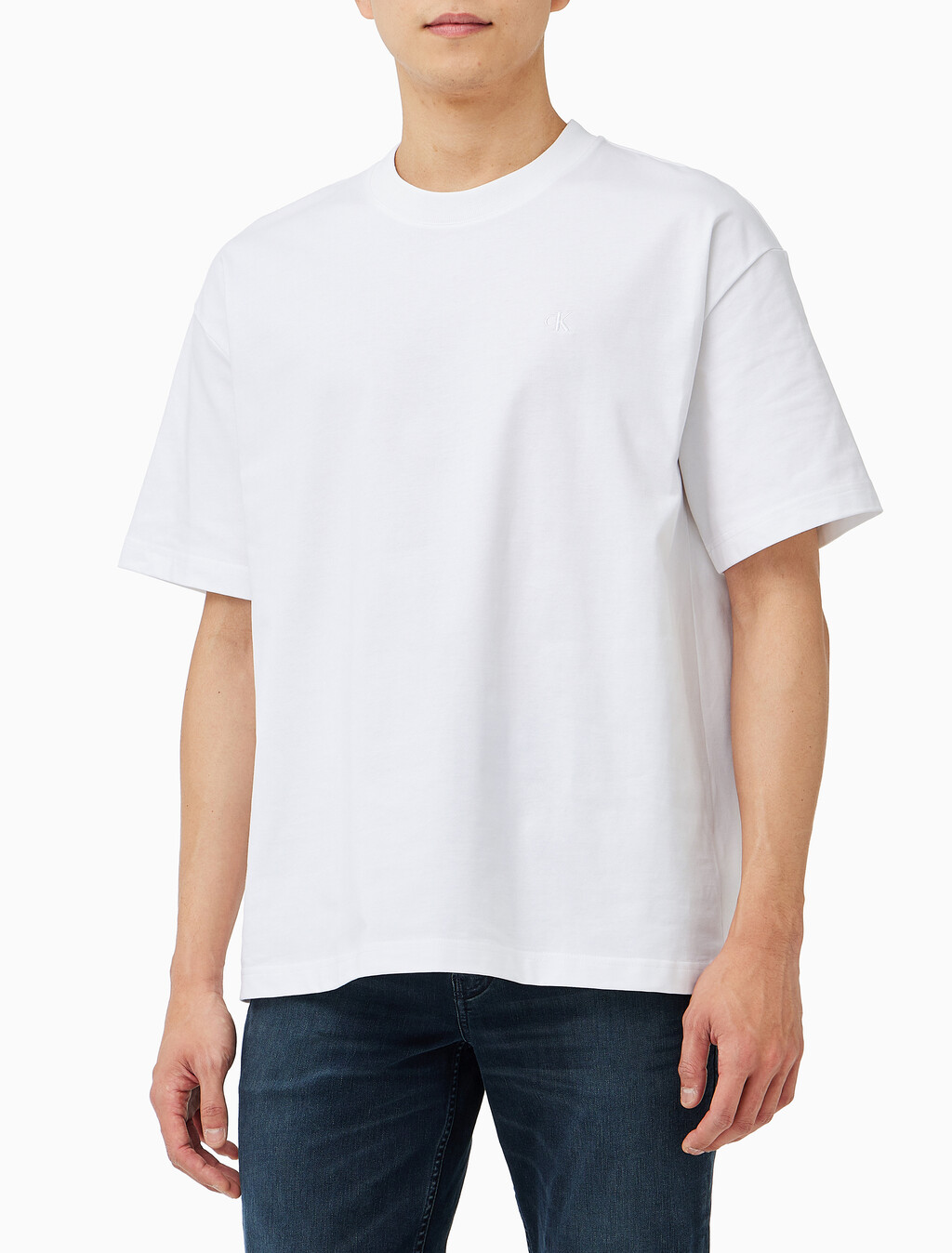 Buy 남성 오버핏 엠보스 모노로고 티 in color BRIGHT WHITE