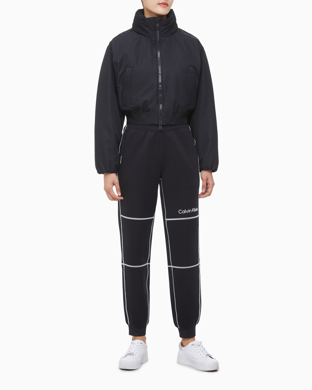 Buy 여성 크롭 패디드 재킷 in color BLACK