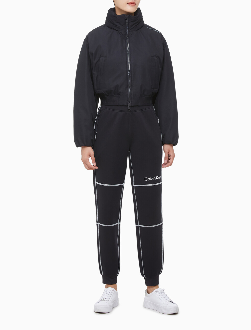 Buy 여성 크롭 패디드 재킷 in color BLACK