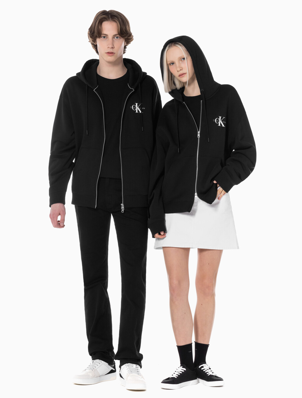 Buy 남녀공용 릴렉스핏 모노그램 집업 후디 in color CK BLACK