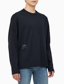 Buy 남성 롱슬리브 플로랄 스터디 크루넥 티 in color BLACK BEAUTY