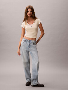 Buy 여성 모노로고 스쿱 베이비 티 in color Ivory