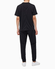Buy 남성 레귤러 핏 에센셜 하이 스트레치 기능성 우븐 팬츠 in color BLACK