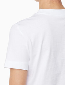 Buy 여성 플럭 로고 반팔 티셔츠 in color BRILLIANT WHITE