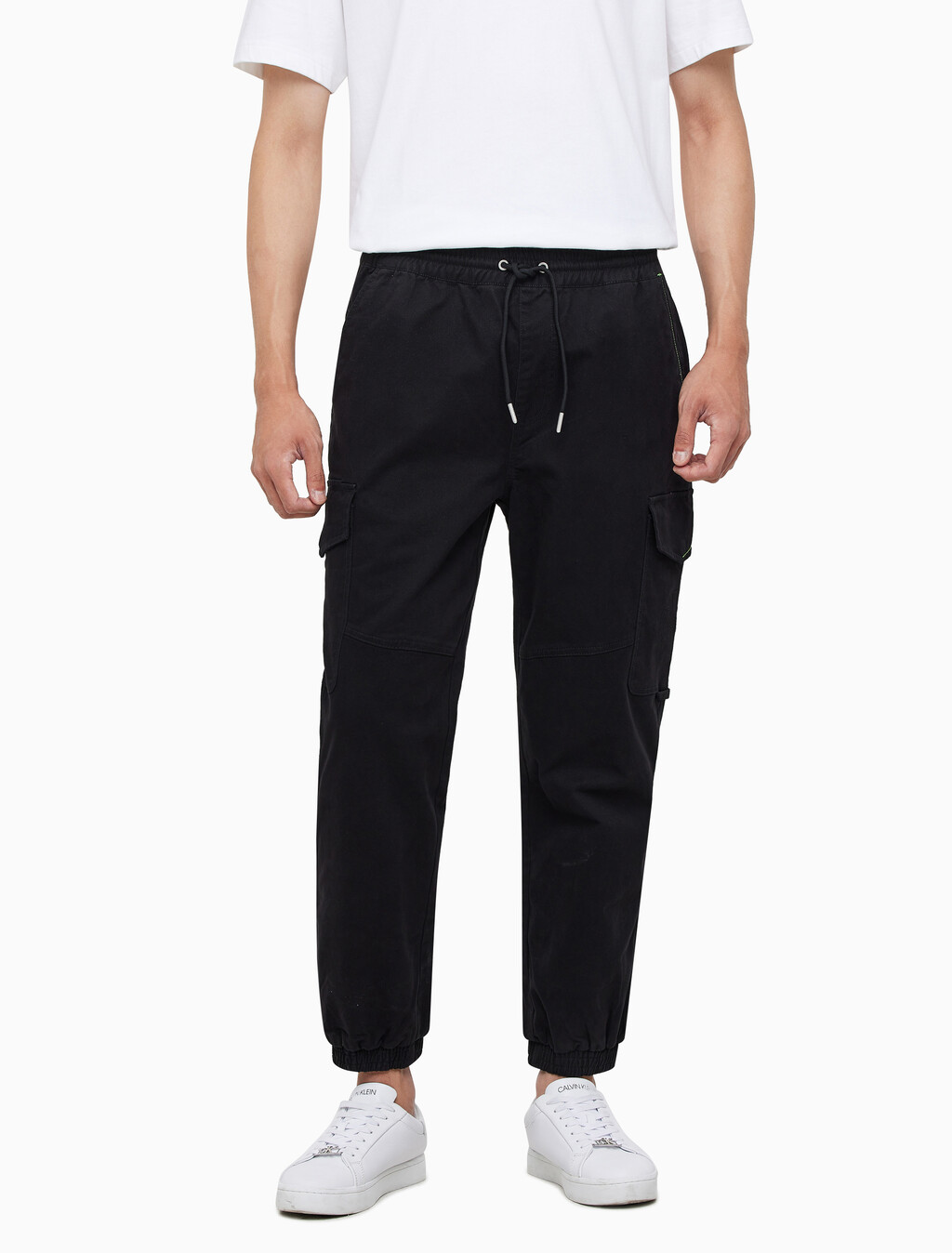 Buy 남성 워시드 카고 팬츠 in color CK BLACK