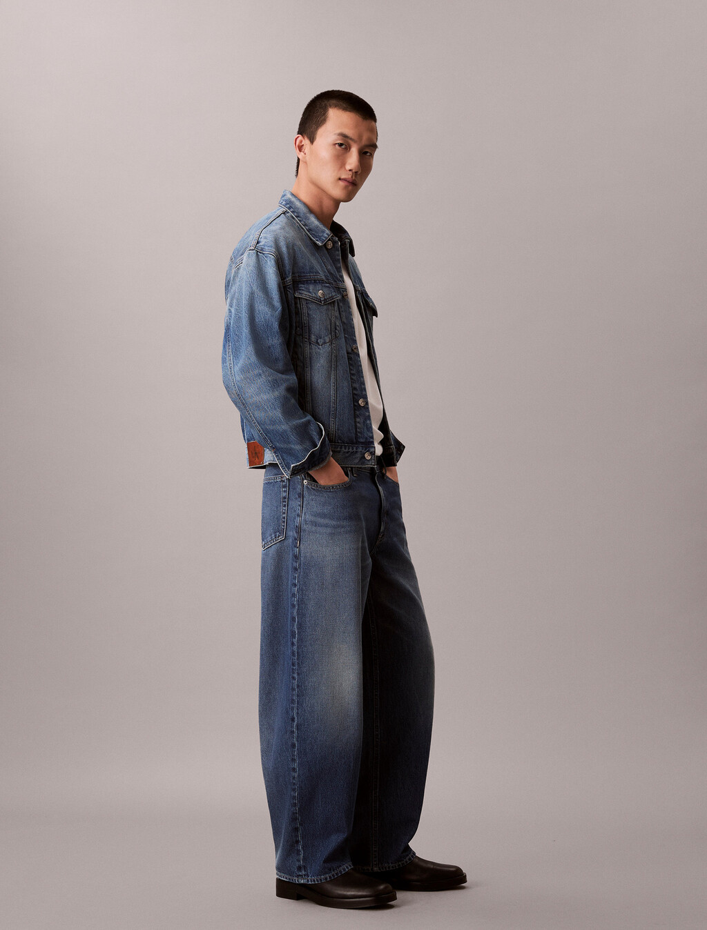 Buy 남성 90S 인디고 시트린 트러커 in color Light blue