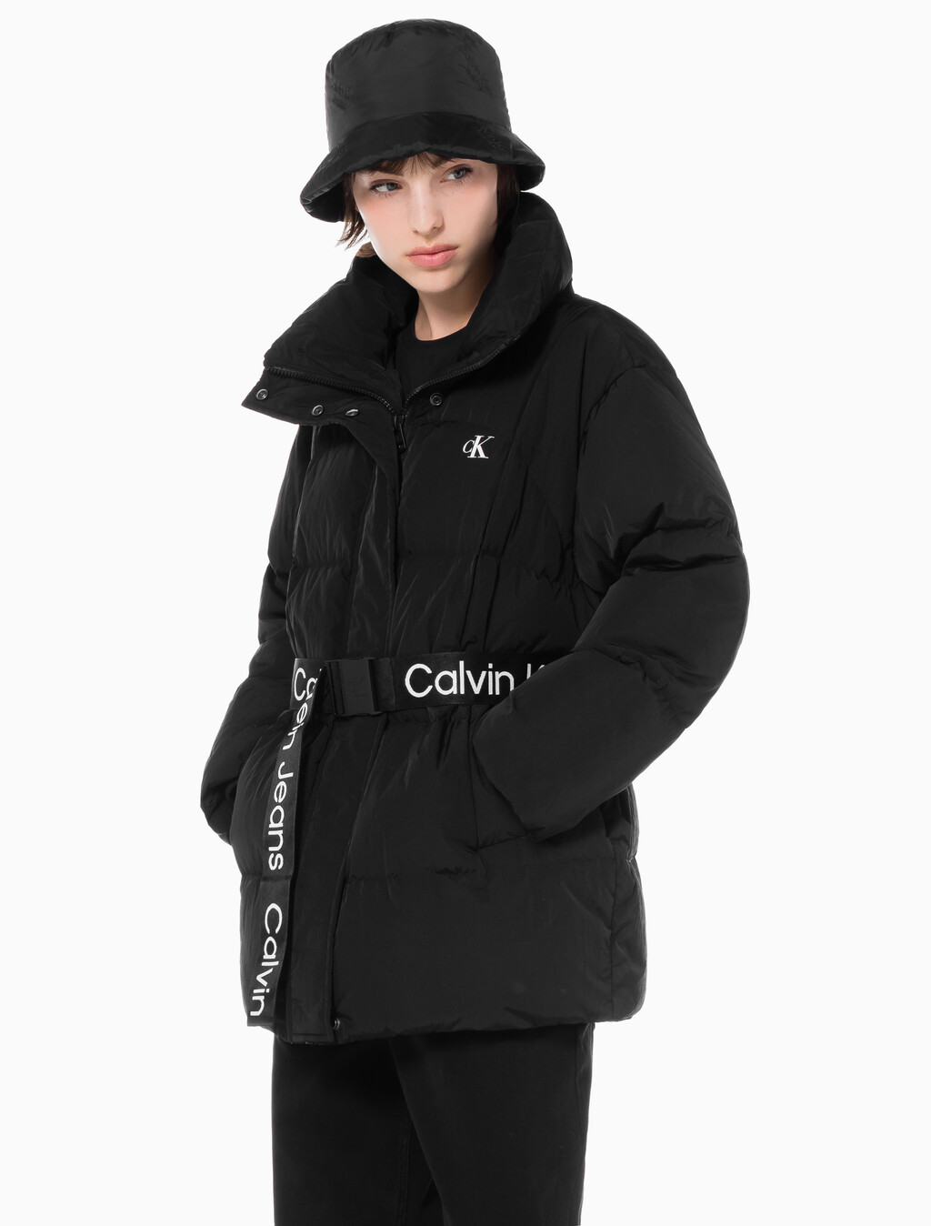 Buy 여성 벨트 롱 푸퍼 in color CK BLACK