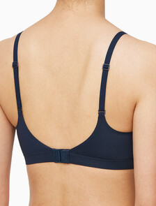 Buy 여성 본디드 플렉스 브라렛 in color BLUEBERRY