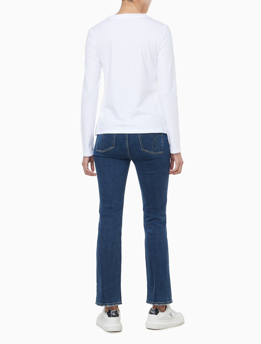 Buy 여성 L/S 스탠다드 로고 슬림 크루넥 티셔츠 in color BRILLIANT WHITE