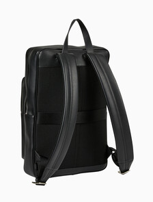 Buy 남성 CK 마이크로 페블 슬림 백팩 in color BLACK