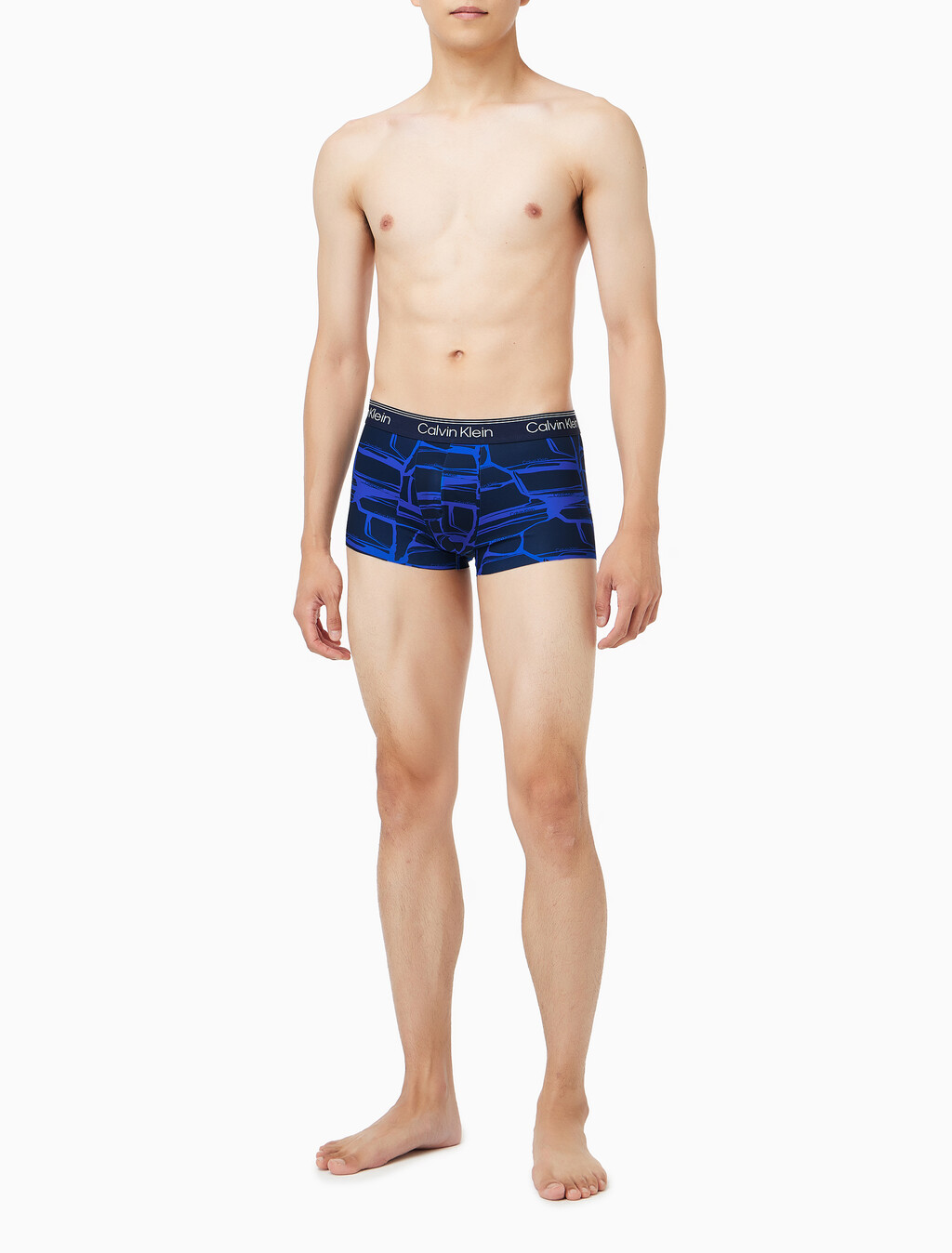 Buy 남성 마이크로 스트레치 로우 라이즈 트렁크 in color Navy