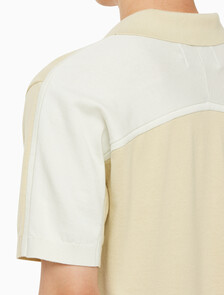 Buy 남성 토널 블로킹 폴로 반팔 티셔츠 in color GREEN