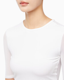 Buy 여성 레귤러 핏 스트레치 기능성 크롭 반팔 티셔츠 in color BRIGHT WHITE