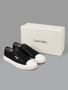 Buy 여성 비비 로우 레이스업 캔버스 스니커즈 in color CK BLACK