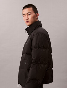 Buy 남성 릴랙스드 숏 다운 푸퍼 in color BLACK