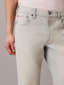 Buy 슬림핏 쿨 진 in color Light Blue