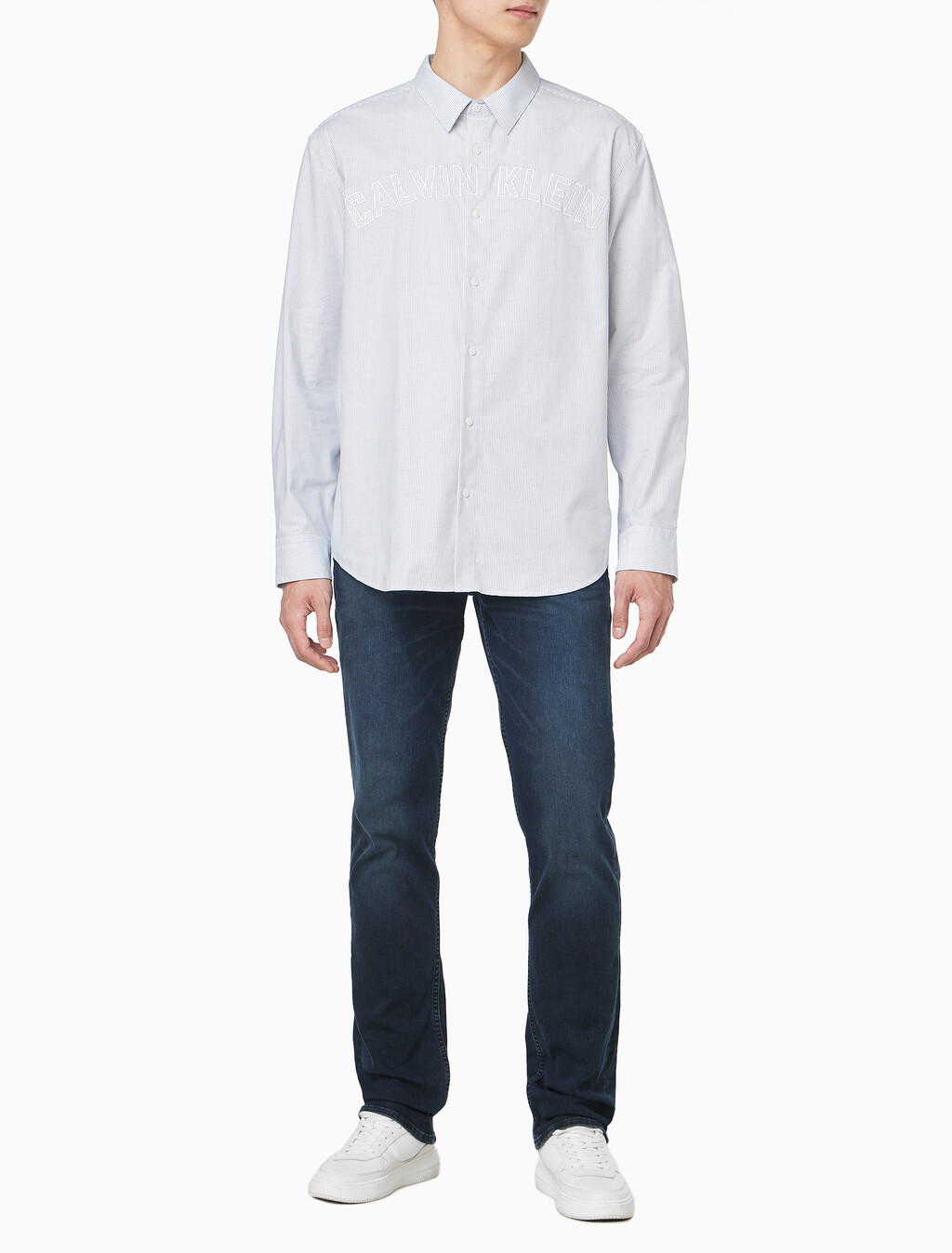 Buy 남성 커브 로고 옥스포드 클래식 셔츠 in color LIGHT BLUE
