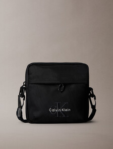 Buy 남녀공용 볼드 로고 스퀘어 크로스바디 in color BLACK