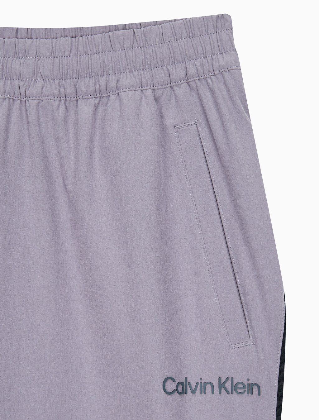 Buy 여성 릴랙스핏 우븐 조거 팬츠 in color BLK AOP/BITTER