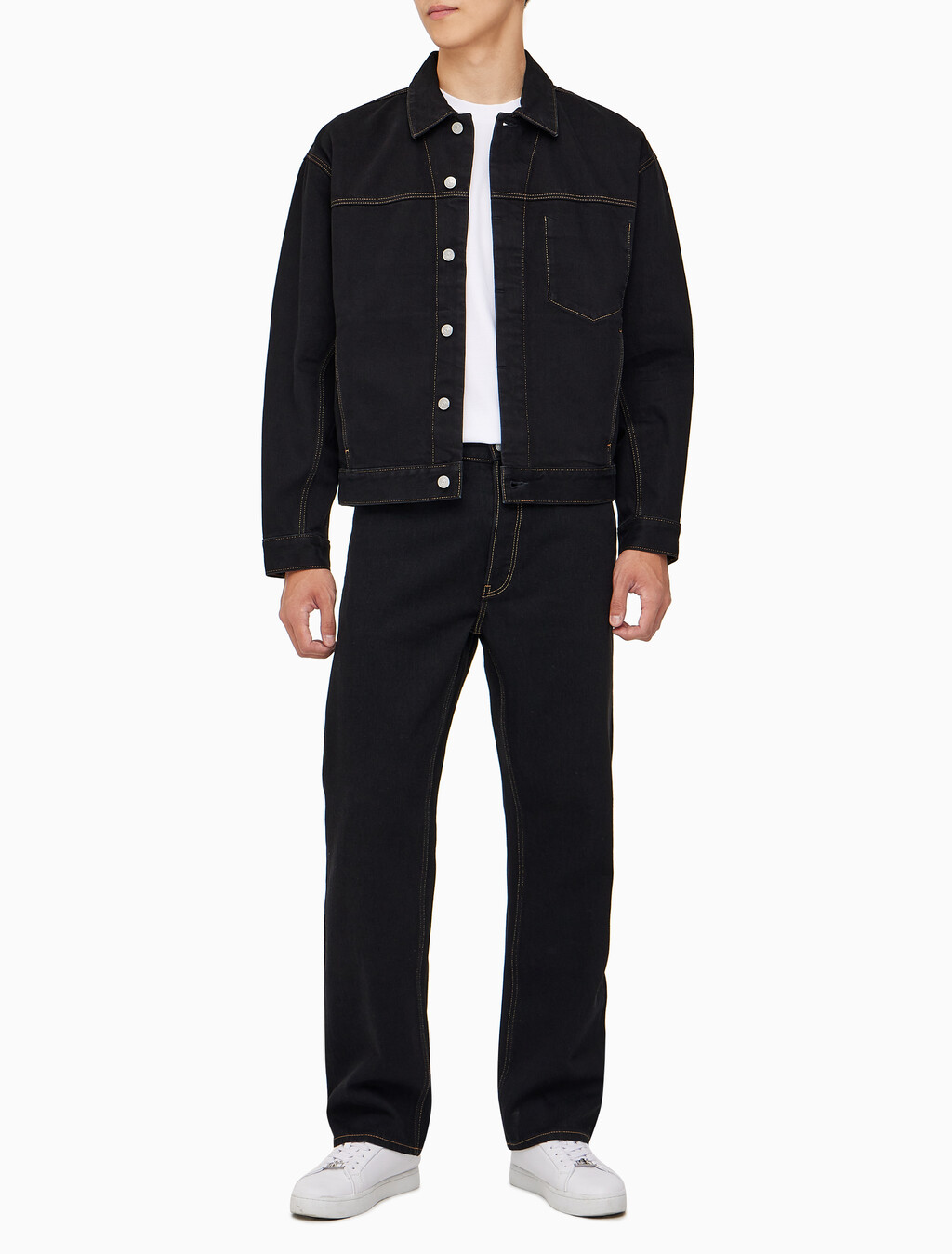 Buy [손흥민 캡슐] 남성 릴렉스 스트레이트핏 데님 진 in color BLACK