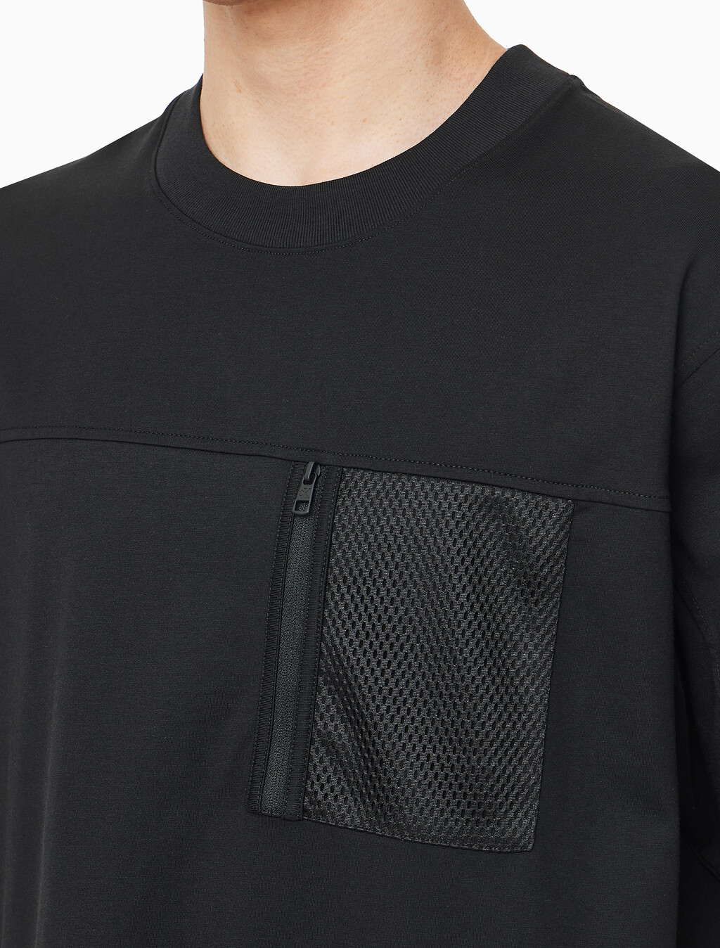 Buy 남성 릴렉스핏 기능성 포켓 반팔 티셔츠 in color CK BLACK