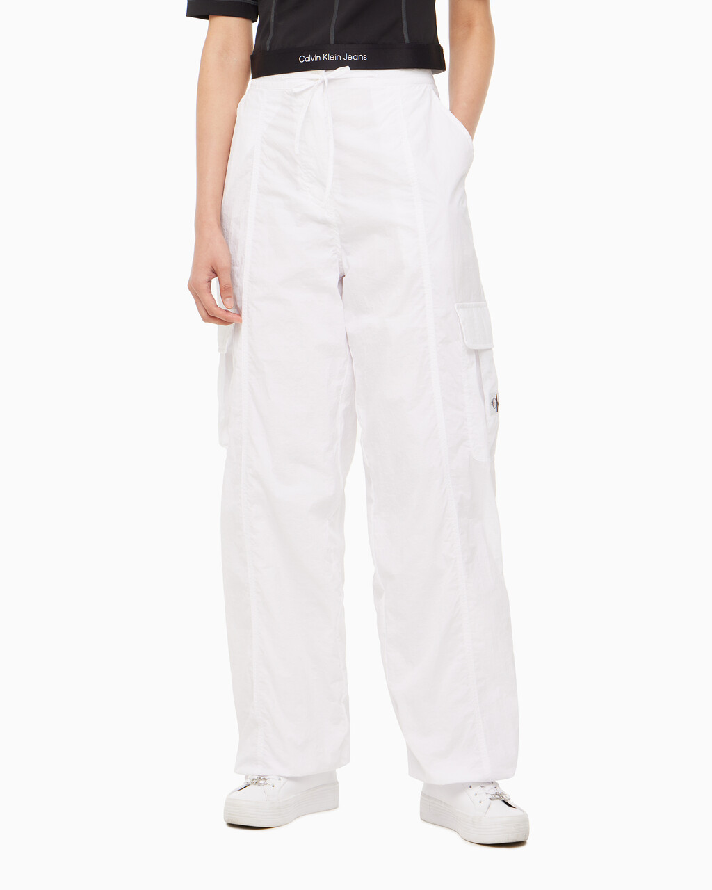 Buy 여성 소프트터치 화이트 카고 팬츠 in color BRIGHT WHITE