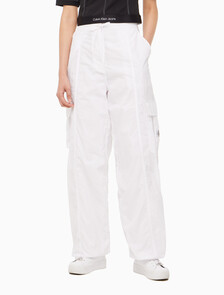 Buy 여성 소프트터치 화이트 카고 팬츠 in color BRIGHT WHITE