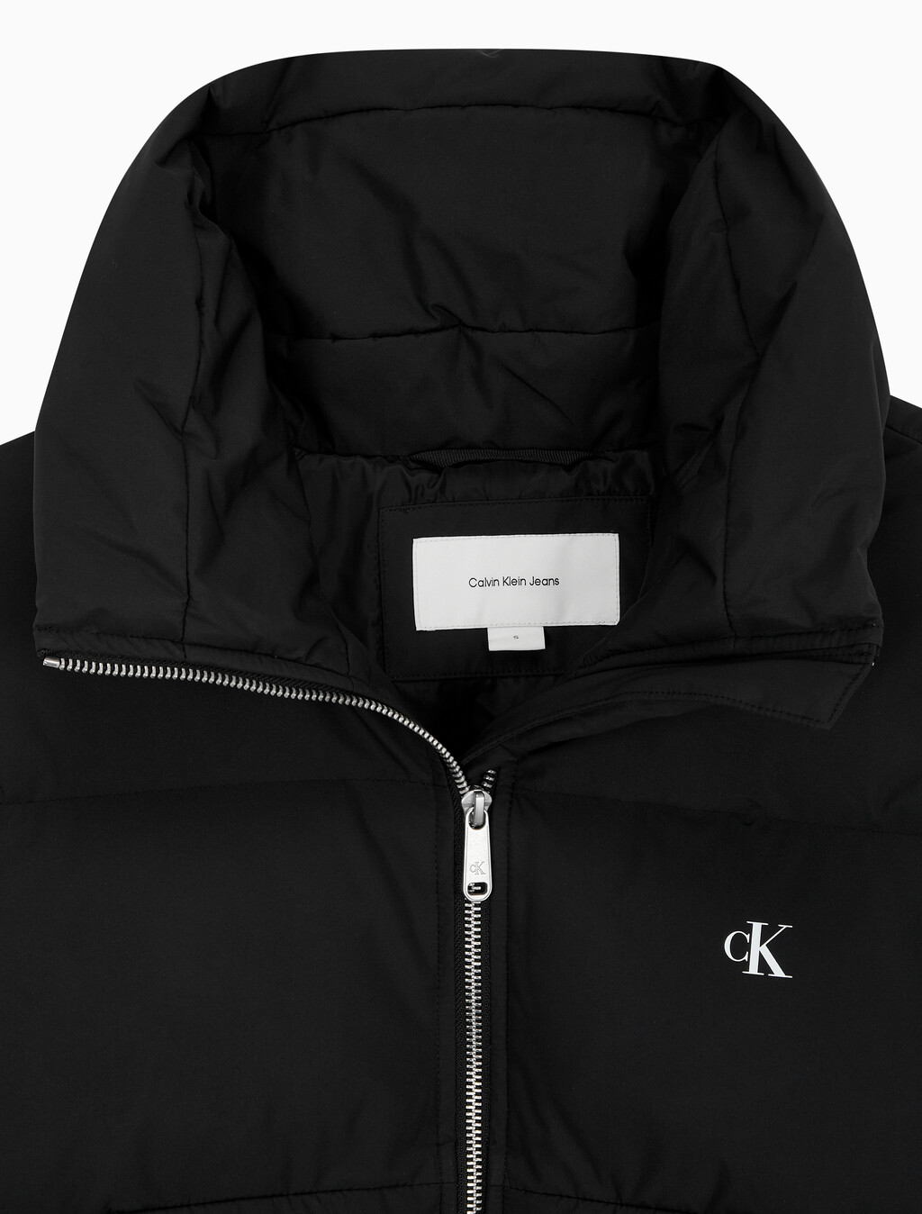 Buy 여성 볼륨 넥 크롭 다운 푸퍼 in color CK BLACK