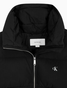 Buy 여성 볼륨 넥 크롭 다운 푸퍼 in color CK BLACK