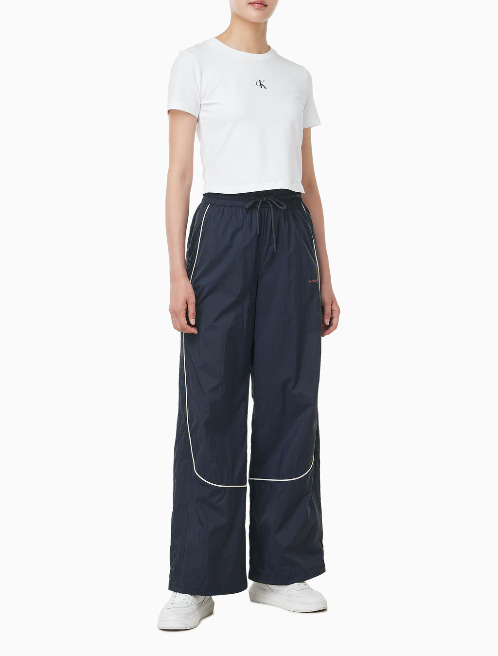 Buy 여성 크링클 나일론 조거 팬츠 in color Navy