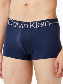 Buy 남성 뉴 사인 로고 로우 라이즈 트렁크 in color BLUE SHADOW