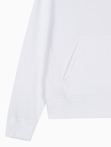 Buy 여성 릴렉스핏 CK 스몰 로고 기모 후디 in color BRILLIANT WHITE