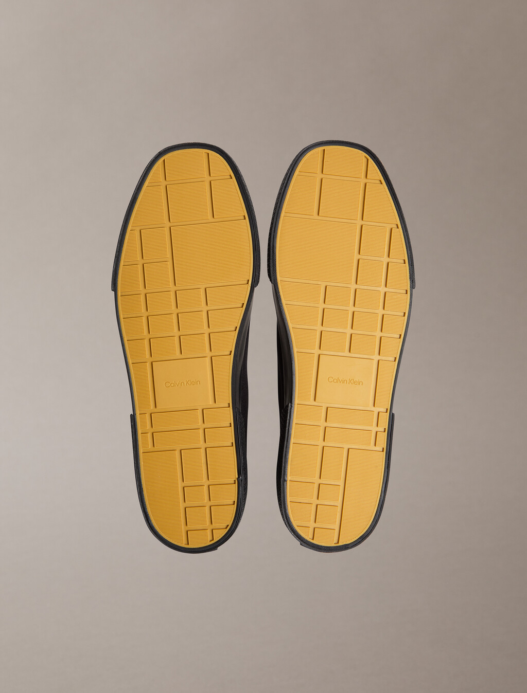 Buy 남성 알바로 레이스업 캔버스 스니커즈 in color BLACK