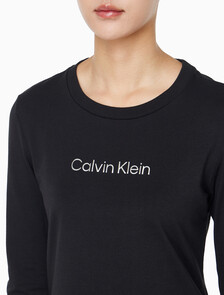 Buy 여성 L/S 스탠다드 로고 슬림 크루넥 티셔츠 in color BLACK