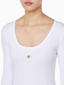 Buy 여성 L/S 우블 라벨 스쿱넥 립 티셔츠 in color BRILLIANT WHITE