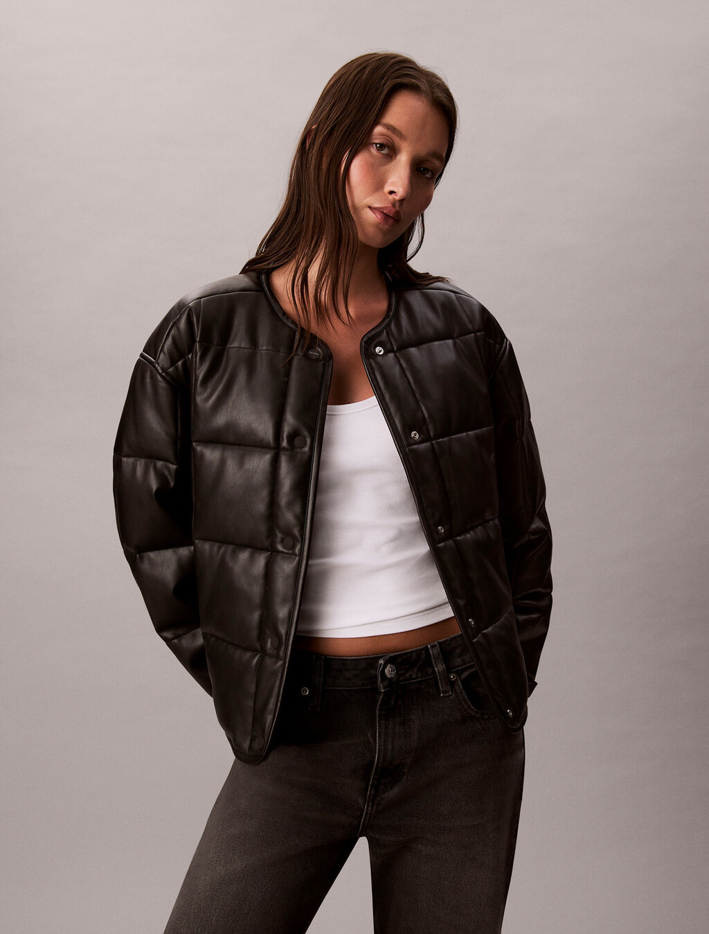 Buy 여성 폭스 레더 퀼팅 자켓 in color BLACK