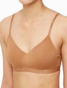 Buy 여성 폼투바디 브라렛 in color SANDALWOOD