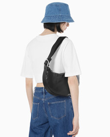 Buy 여성 크레센트 크로스백 in color BLACK