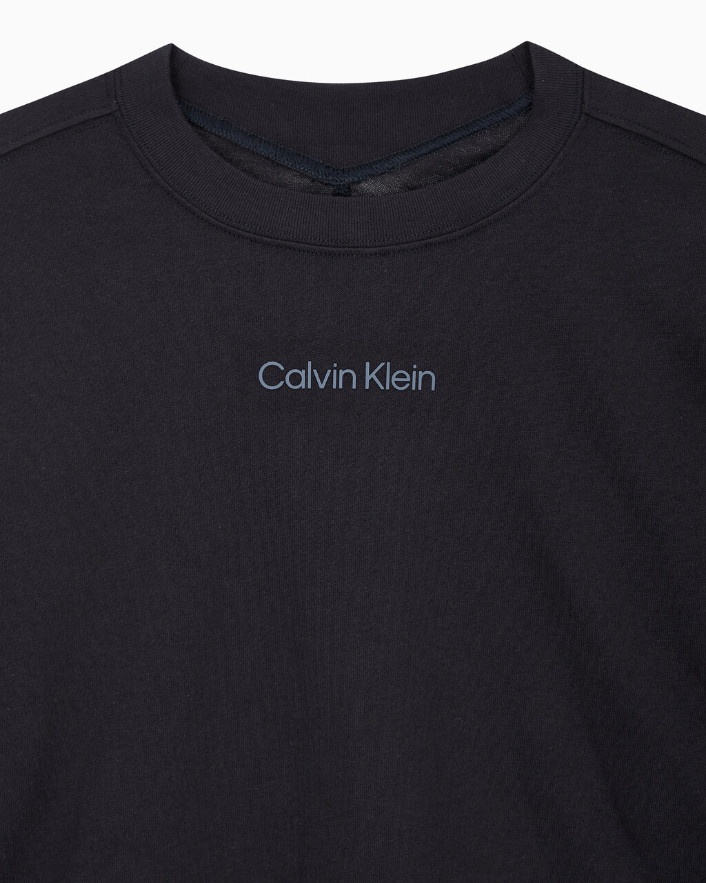 Buy 여성 에센셜 크롭 긴팔 티셔츠 in color BLACK