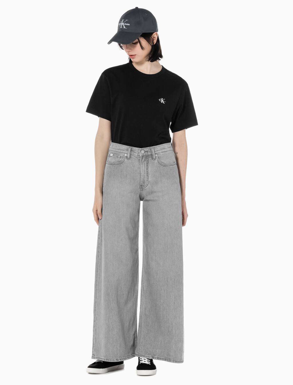 Buy 여성 로우라이즈 루즈핏  그레이  데님 in color GREY STEPPED RELEASE HEM