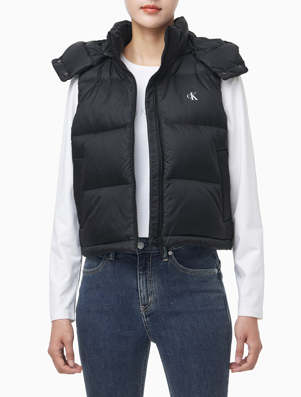 Buy 여성 에센셜 미드 웨잇 다운 베스트 in color BLACK