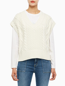 Buy 여성 바시티 케이블 베스트 in color WHITE