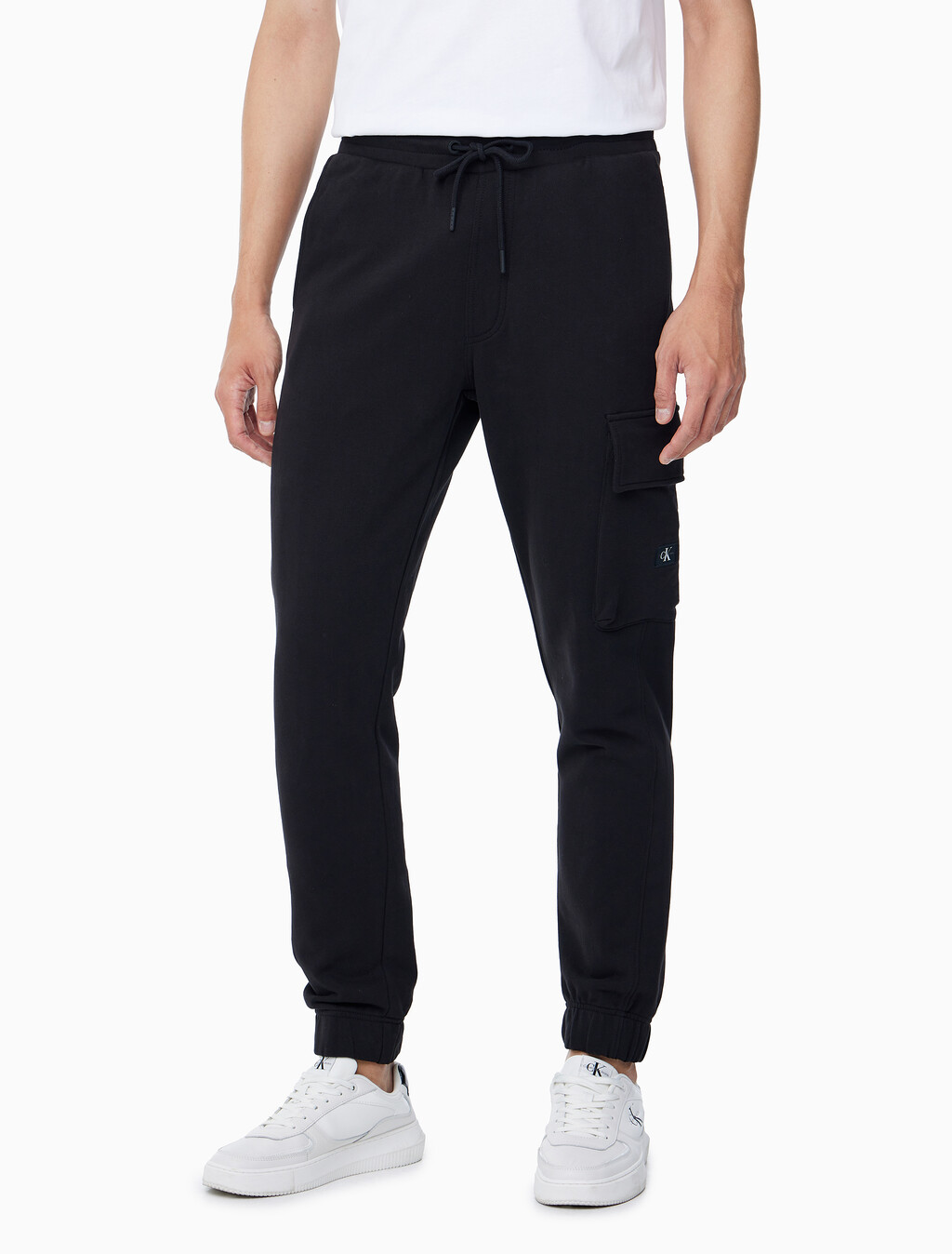 Buy 남성 릴렉스핏 밴딩 카고 스웻팬츠 in color CK BLACK