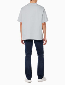 Buy 남성 릴렉스핏 히어로 모노그램 로고 반팔 티셔츠 in color PURITAN GRAY