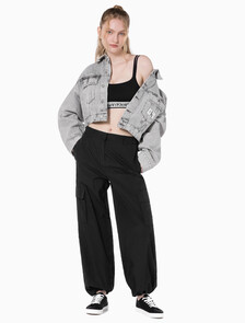Buy 여성 루즈 카고팬츠 in color CK BLACK